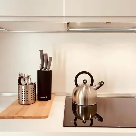 Center, Around Apartmán Turín