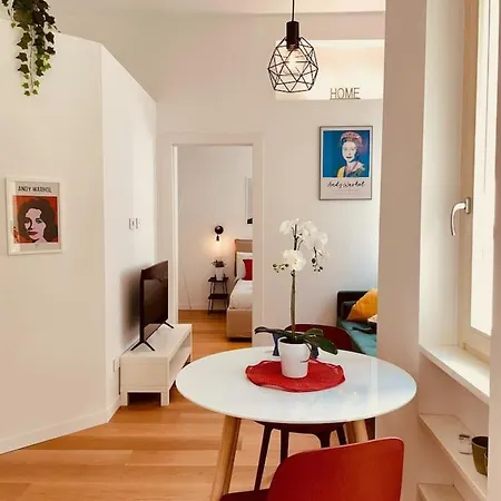 Appartement Center, Around *
